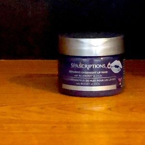 Repairing overnight lip mask